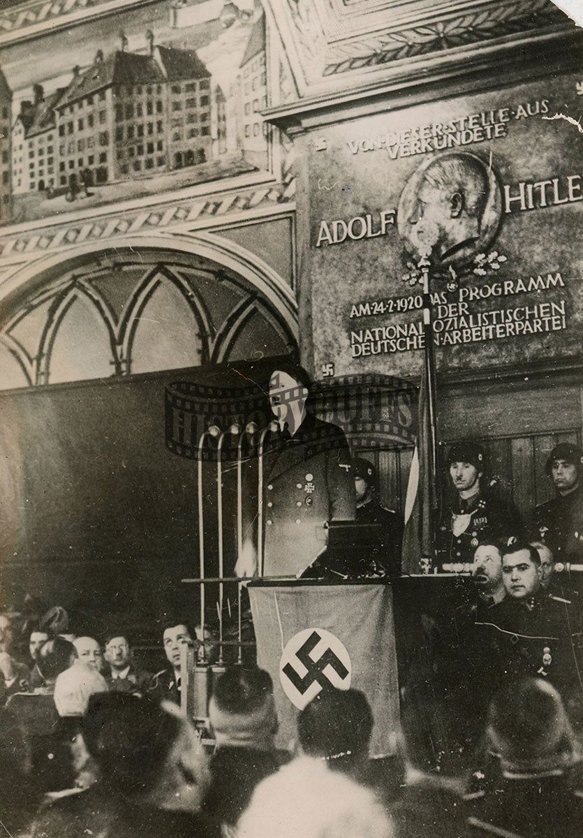 Adolf Hitler – History Buffs